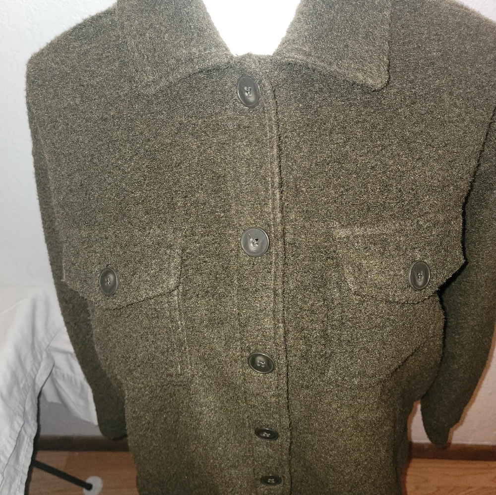 Woman's Black Tape Button-Up Shirt Size  Medium Long Sleeve Green in color - Picture 5 of 11